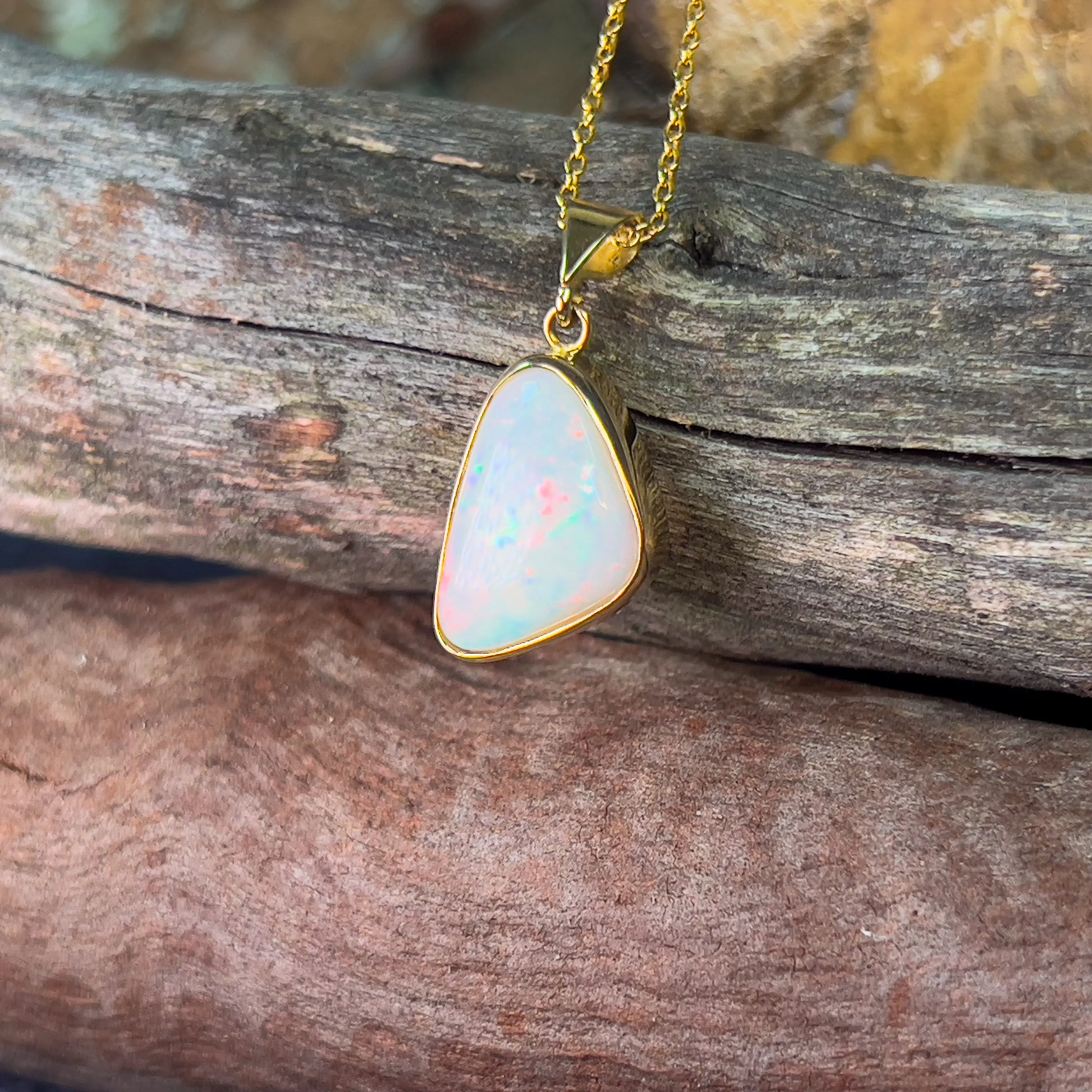 18kt Yellow Gold triangle shape White opal 3.01ct pendant