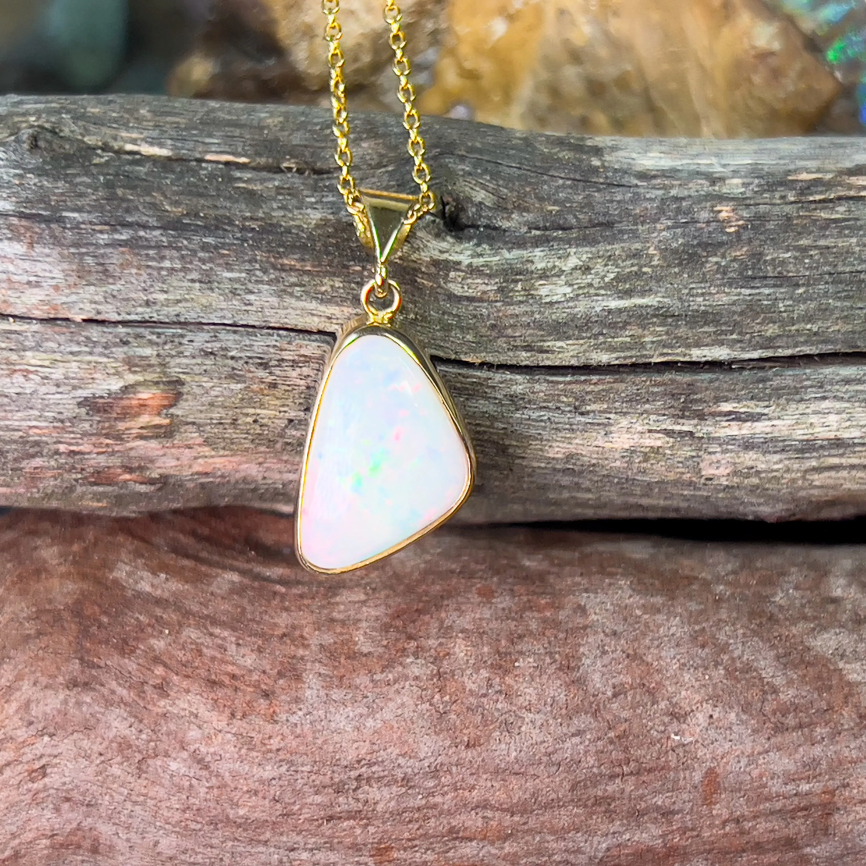 18kt Yellow Gold triangle shape White opal 3.01ct pendant