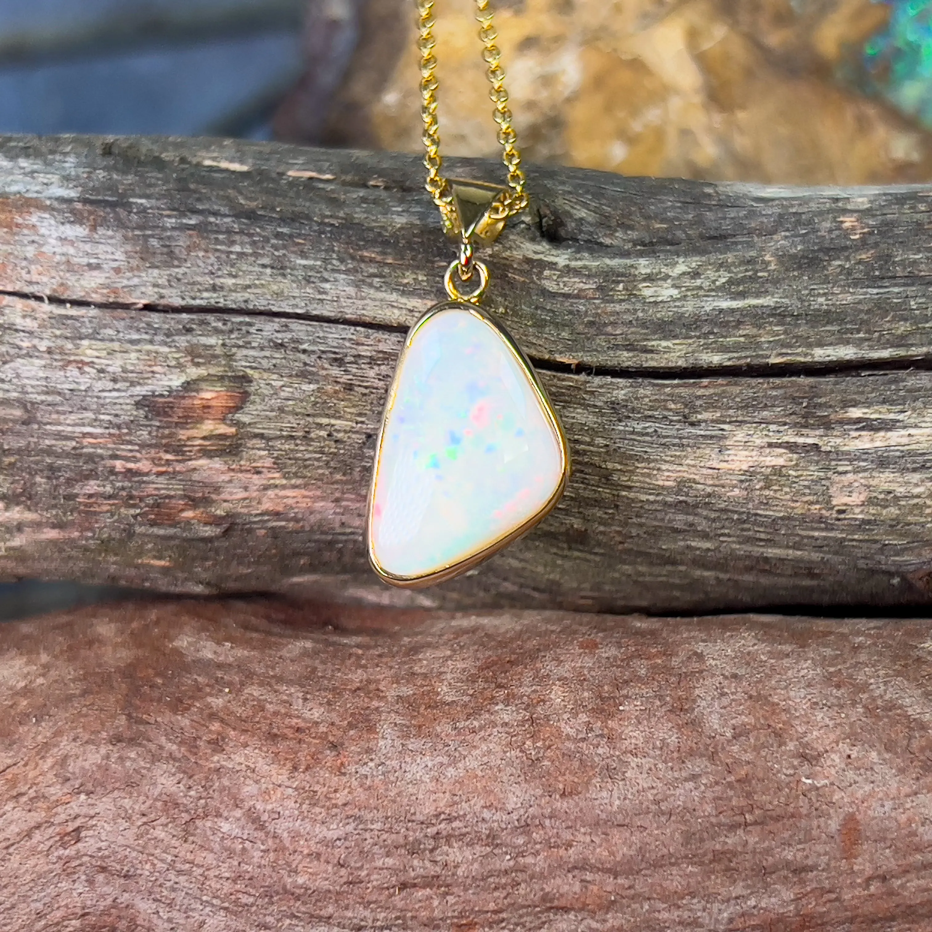 18kt Yellow Gold triangle shape White opal 3.01ct pendant