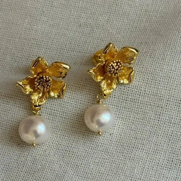 Amelia Pearl Earrings