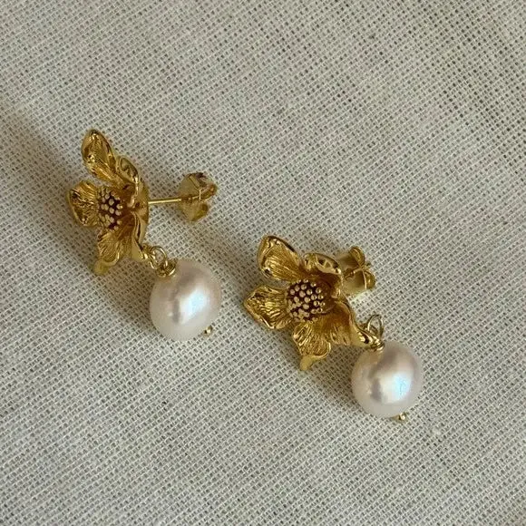 Amelia Pearl Earrings