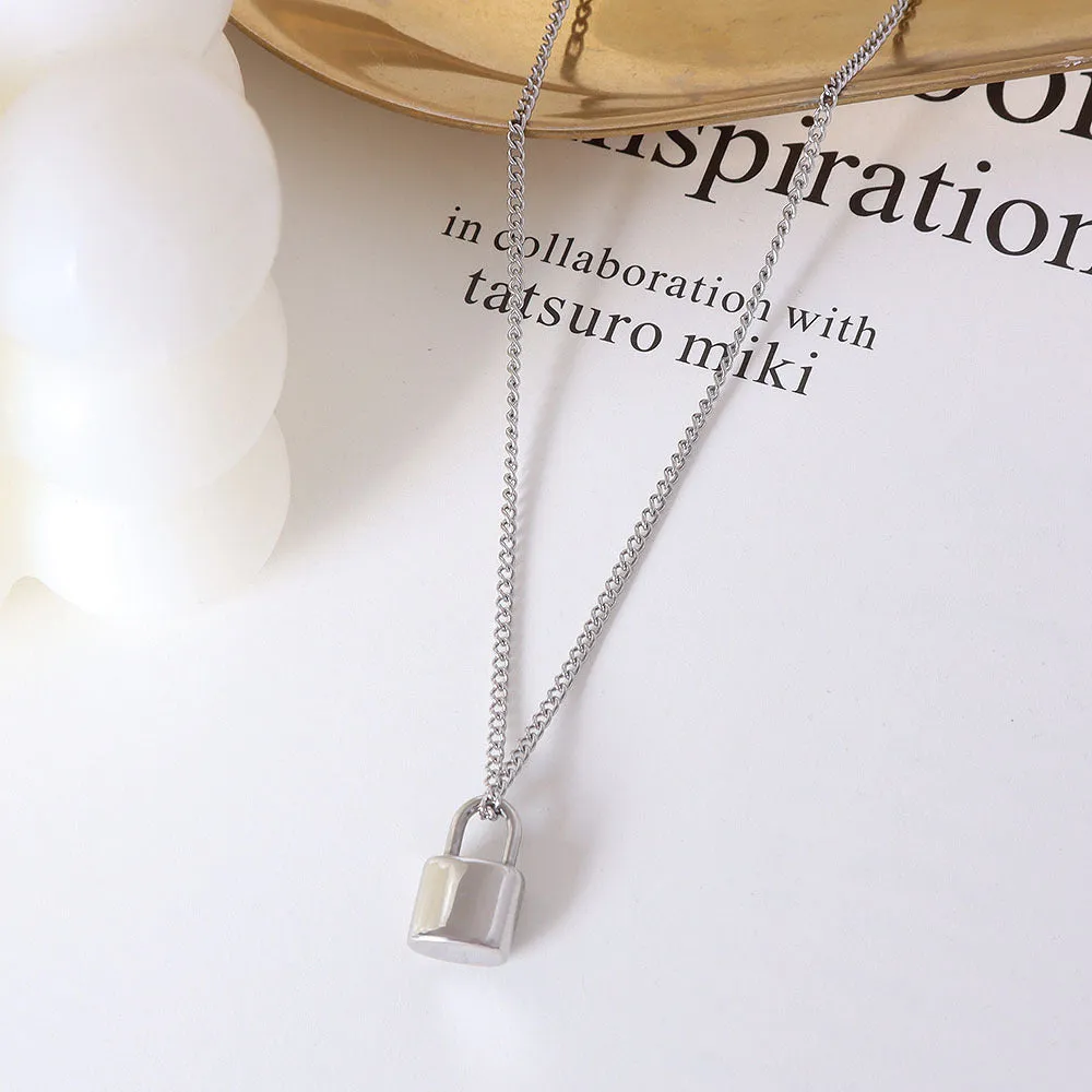 Elegant East Asian Fusion Lock Pendant Choker Necklace in Titanium Steel Gold