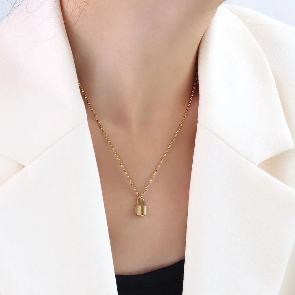 Elegant East Asian Fusion Lock Pendant Choker Necklace in Titanium Steel Gold