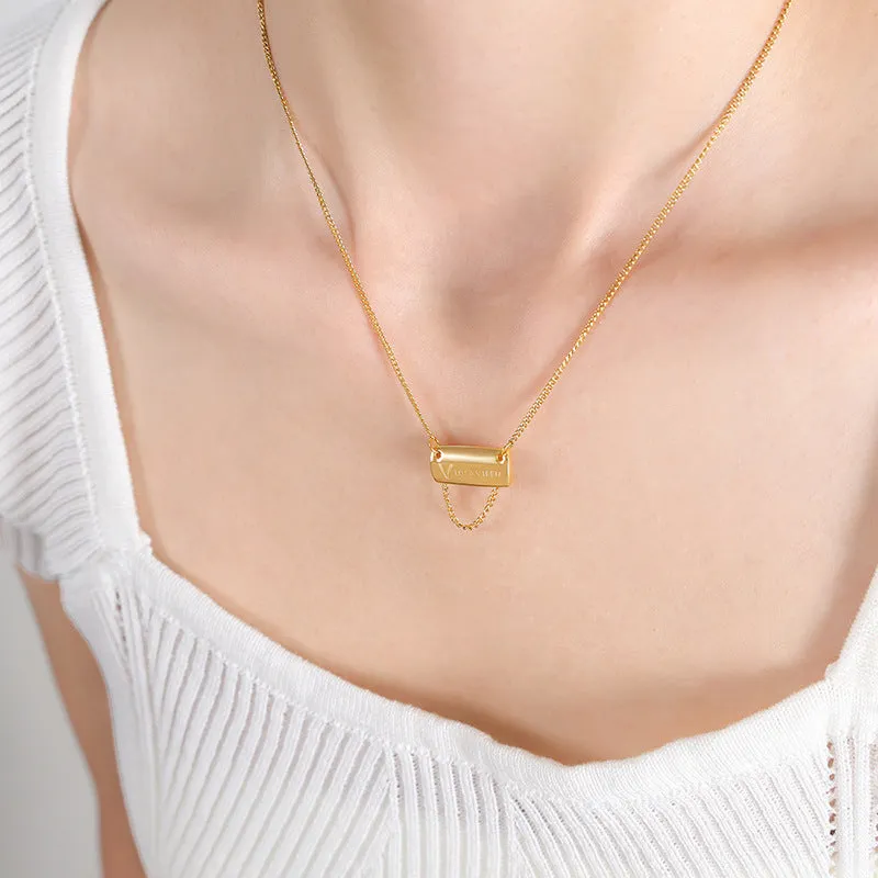 Luxury Square English Letter Pendant Necklace with Gold Plated Titanium Chain