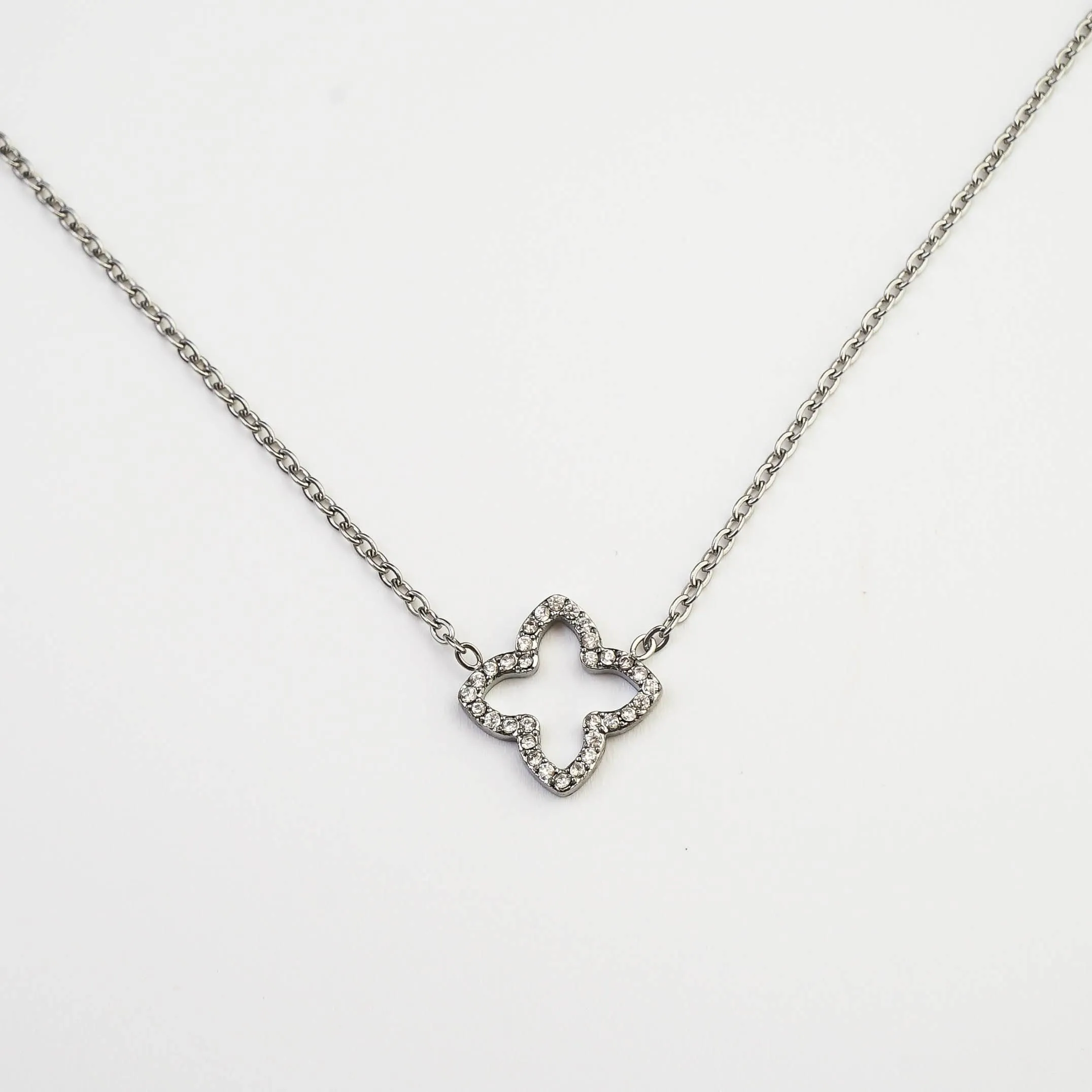 VIVRE NECKLACE